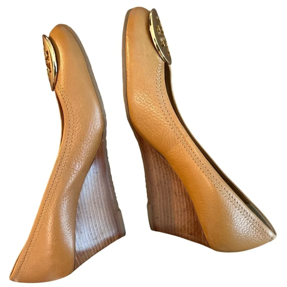 Tory Burch Sally 2 Wedge Pumps Tan Brown Leather Gold Logo Size 7
